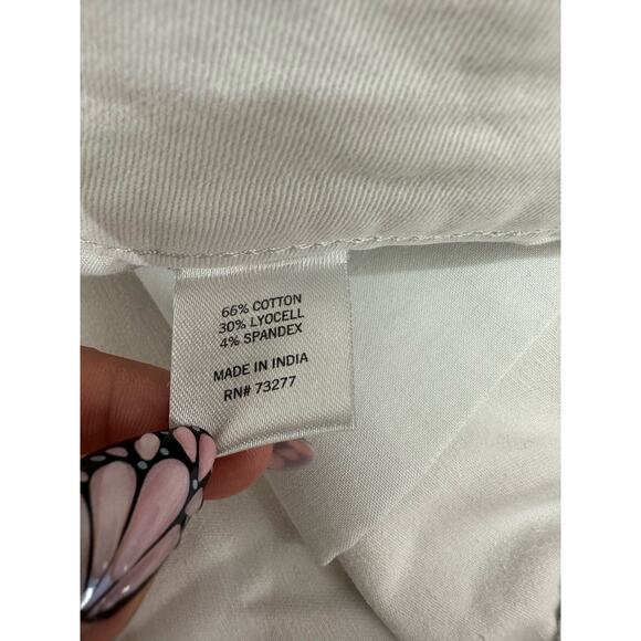 SO Womens Juniors Shorts Size 17 White Chino Favorite Low Rise Midi - Picture 4 of 10